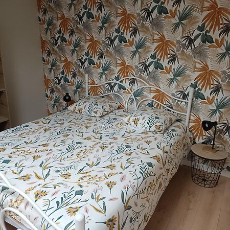 Charmante Maison En Pierres Sainte-Radégonde-des-Noyers Dış mekan fotoğraf